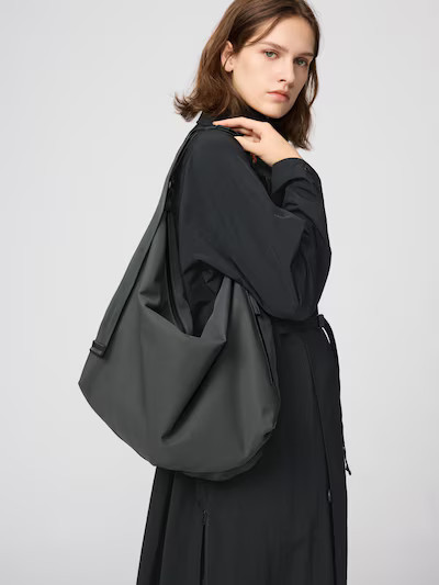 Messenger Shoulder BagColour: 08 DARK GREY£24.90New1In stockAdd to cartAdd to wishlistFREE deliv... | UNIQLO (UK)