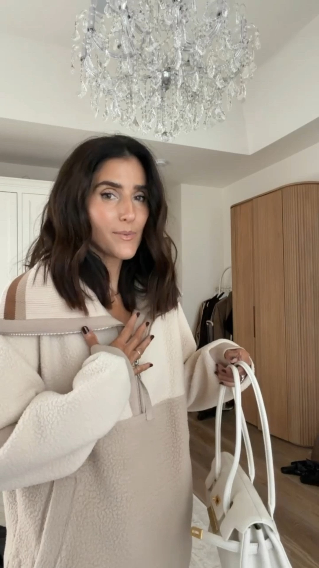 For anyone who is also handbag obsessed…. Girls this new arrival is soooo good! I love how soft it is, the style, functionality and size. 
I’m  just shy of 5-7” wearing the size small sweatshirt. #amazon #handbag #giftidea #stylinbyaylin #aylin #varley #bag

#LTKHoliday #LTKootd #LTKgrwm