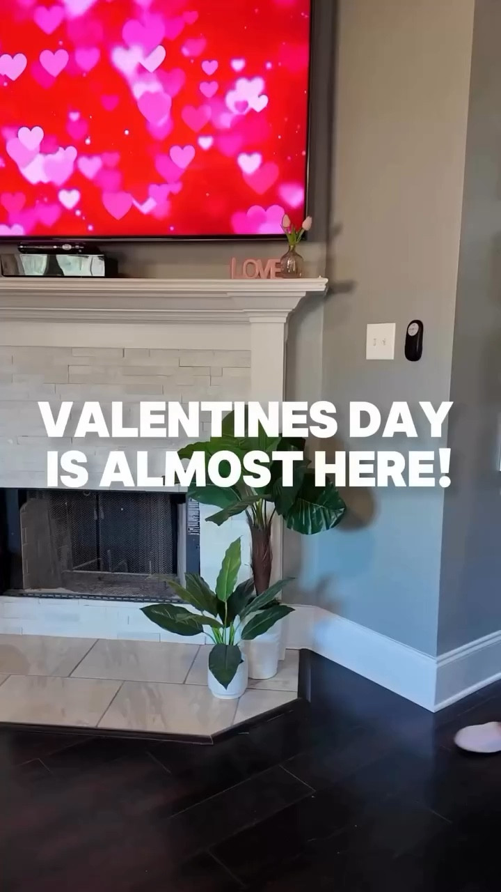 Whether you’re headed out for a romantic date night, a Galentine’s get together, or just cuddling at home for some self care, @Belk has the perfect Valentine’s Day look to make hearts skip a beat! 

Because self-love is the best accessory! 💕

Which outfit gives you the heart eyes? 😍 

#ValentinesDay #BelkStyle #BelkInfluencer