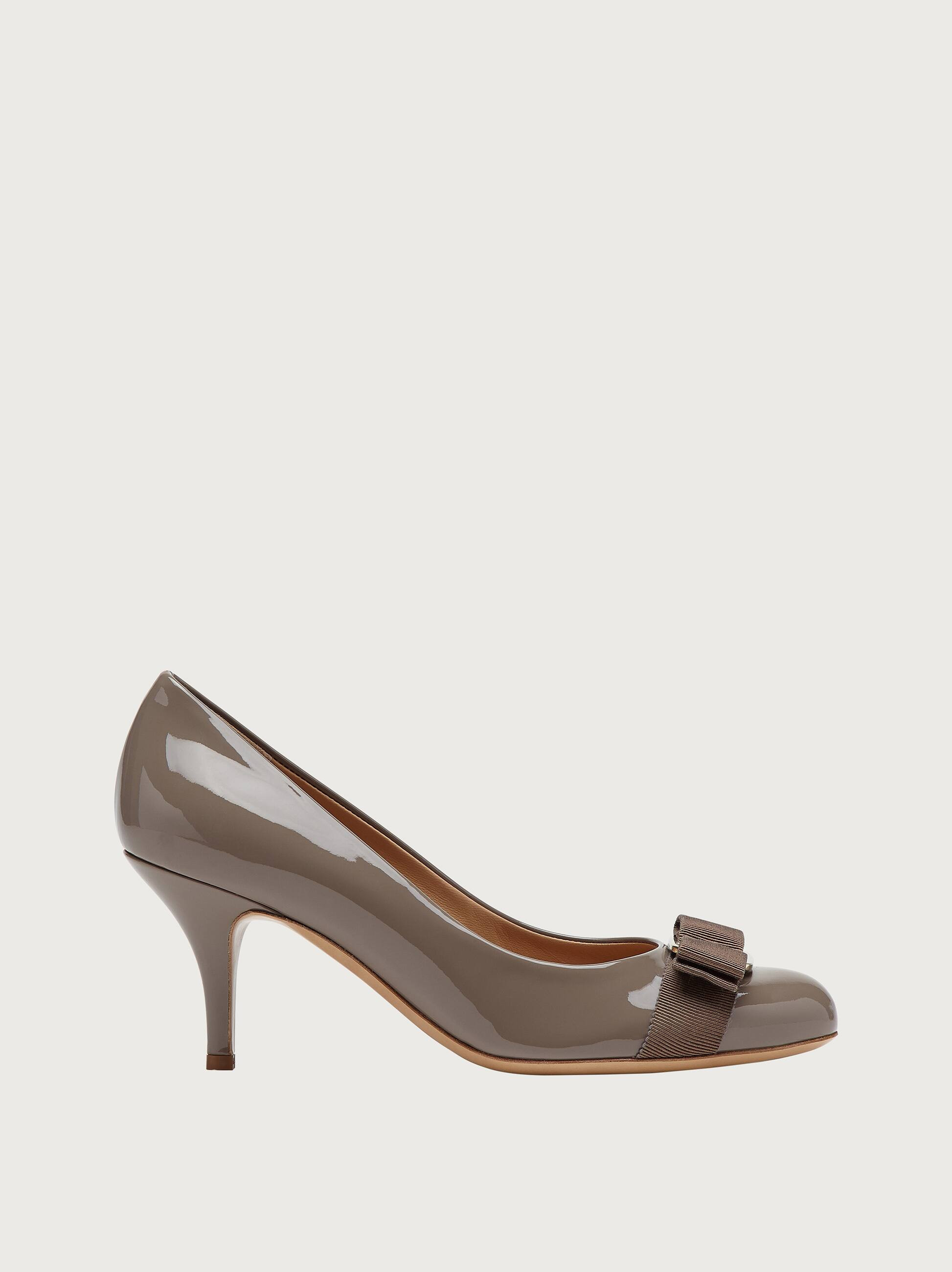 Salvatore Ferragamo Women Vara Bow pump shoe Beige Size 6 | Ferragamo (EU)