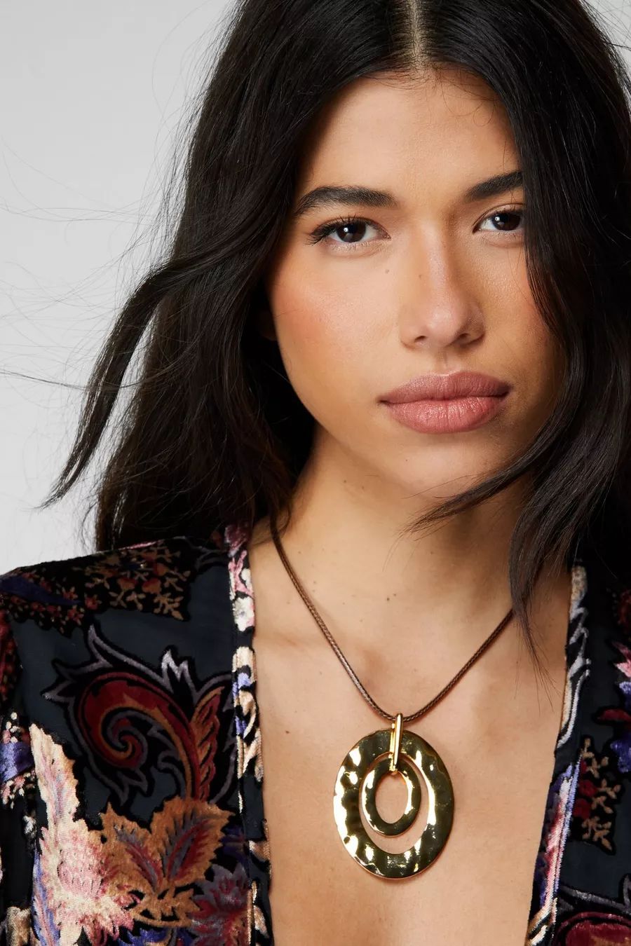 Hammered Circle Rope Necklace | Nasty Gal US