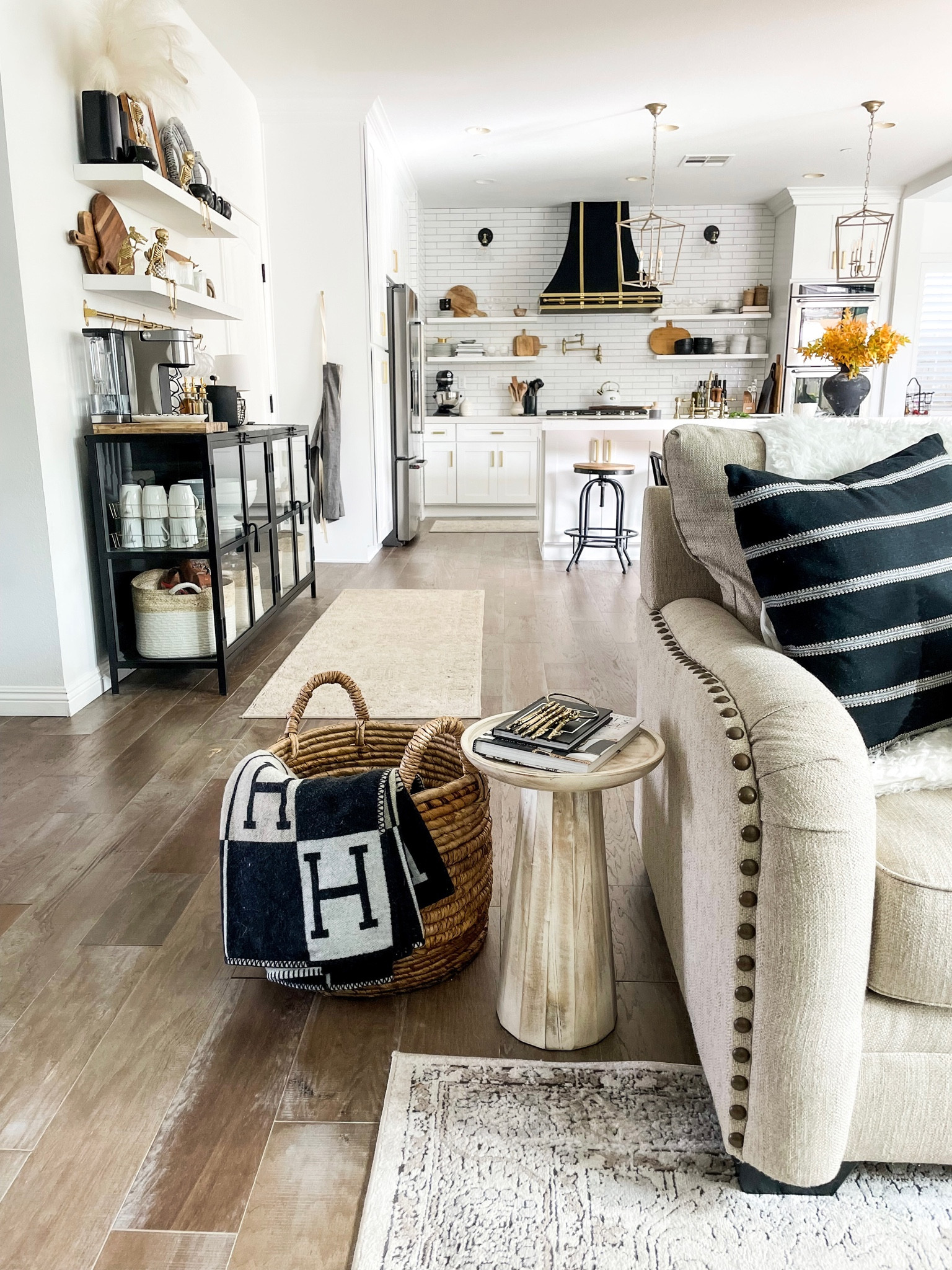 Fall home decor 

Accent pillows
Area rug
Loving room
Decor
Kitchen
H Blanket 
Mango wood
Side table 

#LTKfamily #LTKhome #LTKSeasonal