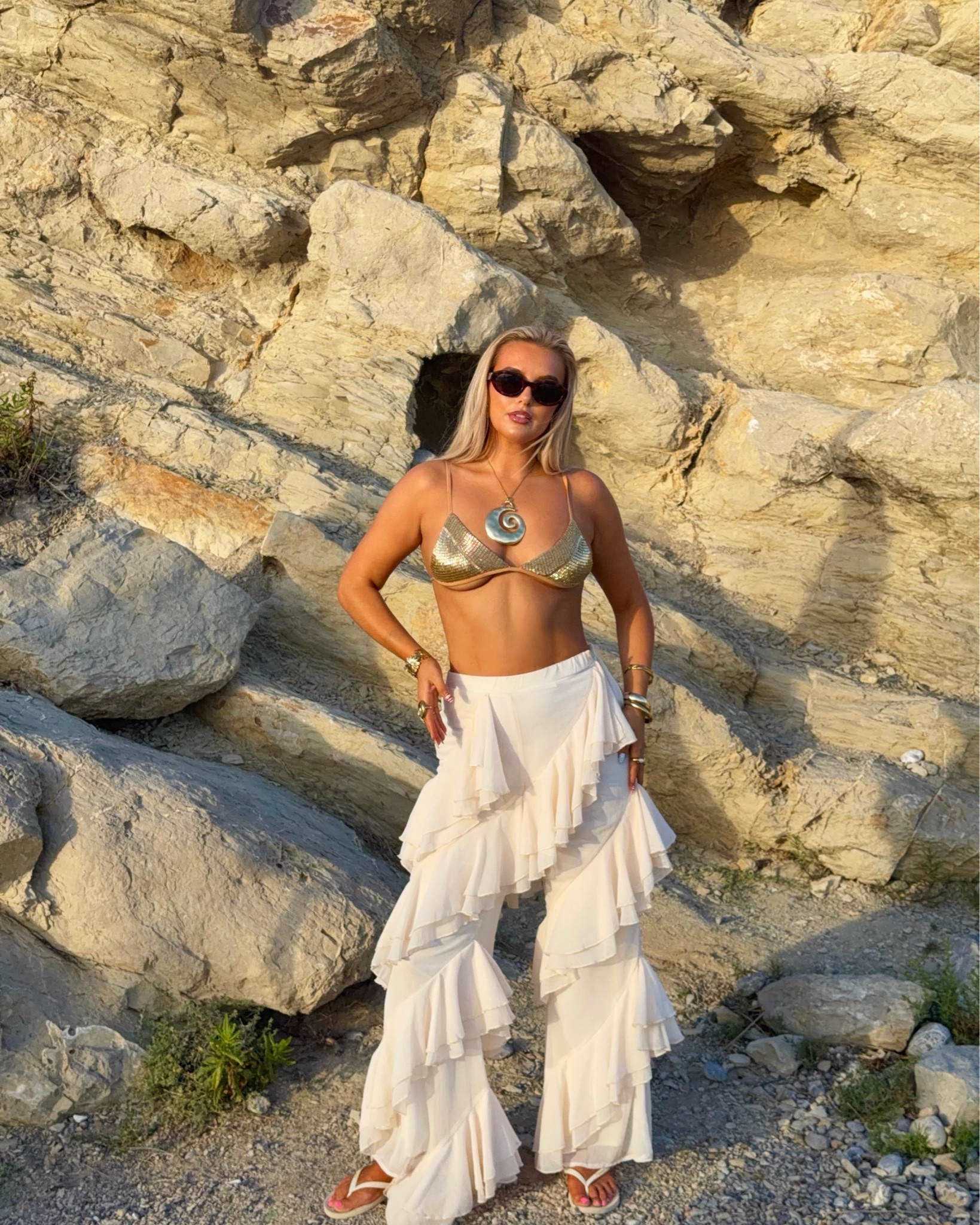 golden hour girl 
-
-
#ibizaoutfit #summerfashion #summerstyle #pinterestoutfit