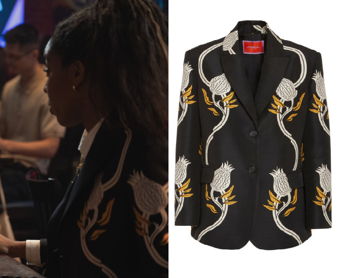 Gaby (Jessica Williams) wearing La Double J and Simon Miller in 3x04 in Shrinking.

More on shopyourtv.com 

 