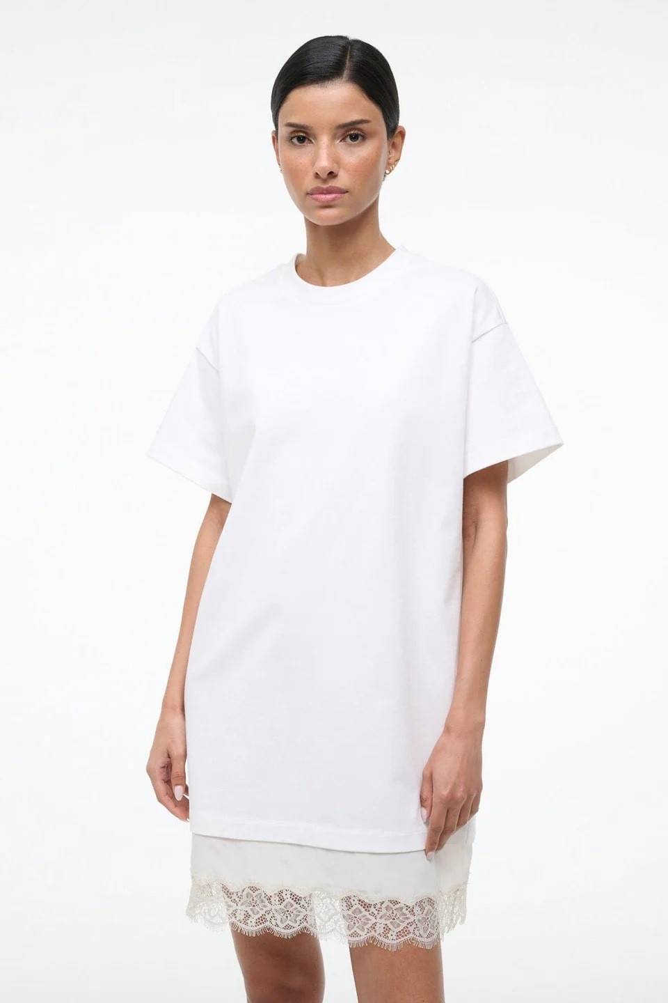 Staud GRIER DRESS IVORY
Crafted from soft cotton with delicate silk and lace trompe-l'oeil detailing at the hem, the Grier offers a fresh take on timeless style. Featuring a roomy fit and oversized sleeves

#LTKSeasonal #LTKootd #LTKTravel