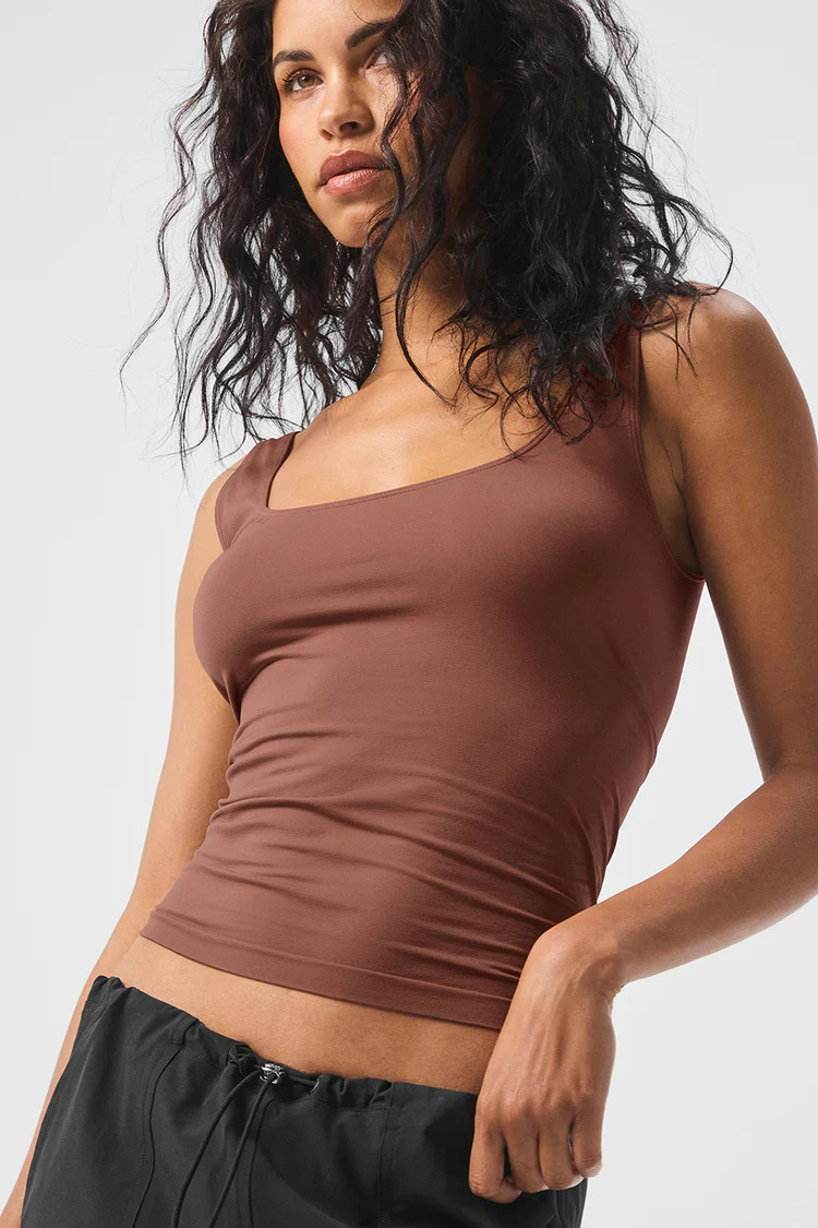 Sheer Glow Tank - Chestnut | Alo Yoga (US)