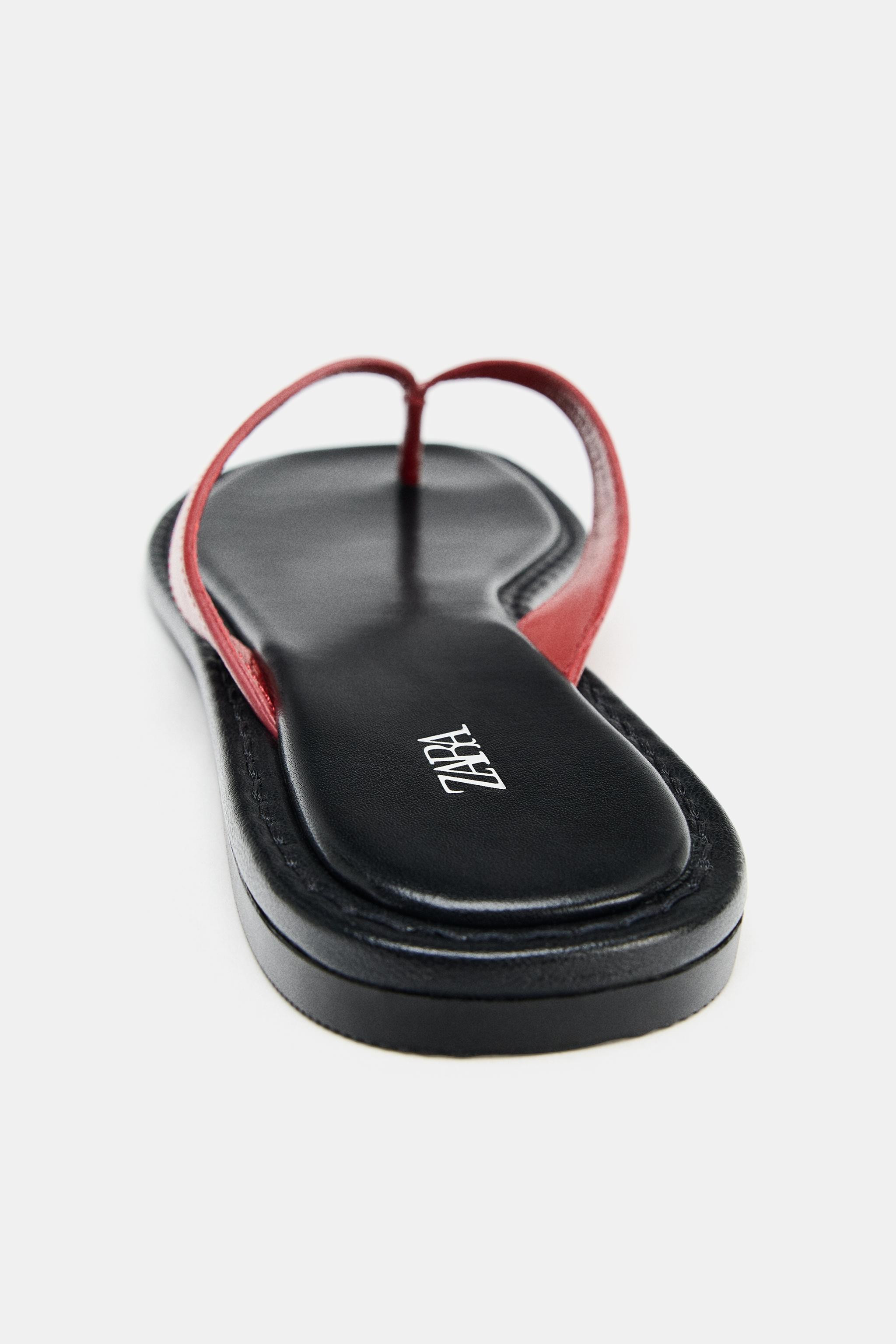 Flat sandals. Leather upper and insole. Contrasting toe strap. Flat sole. Rounded toe. Sole heigh... | Zara US