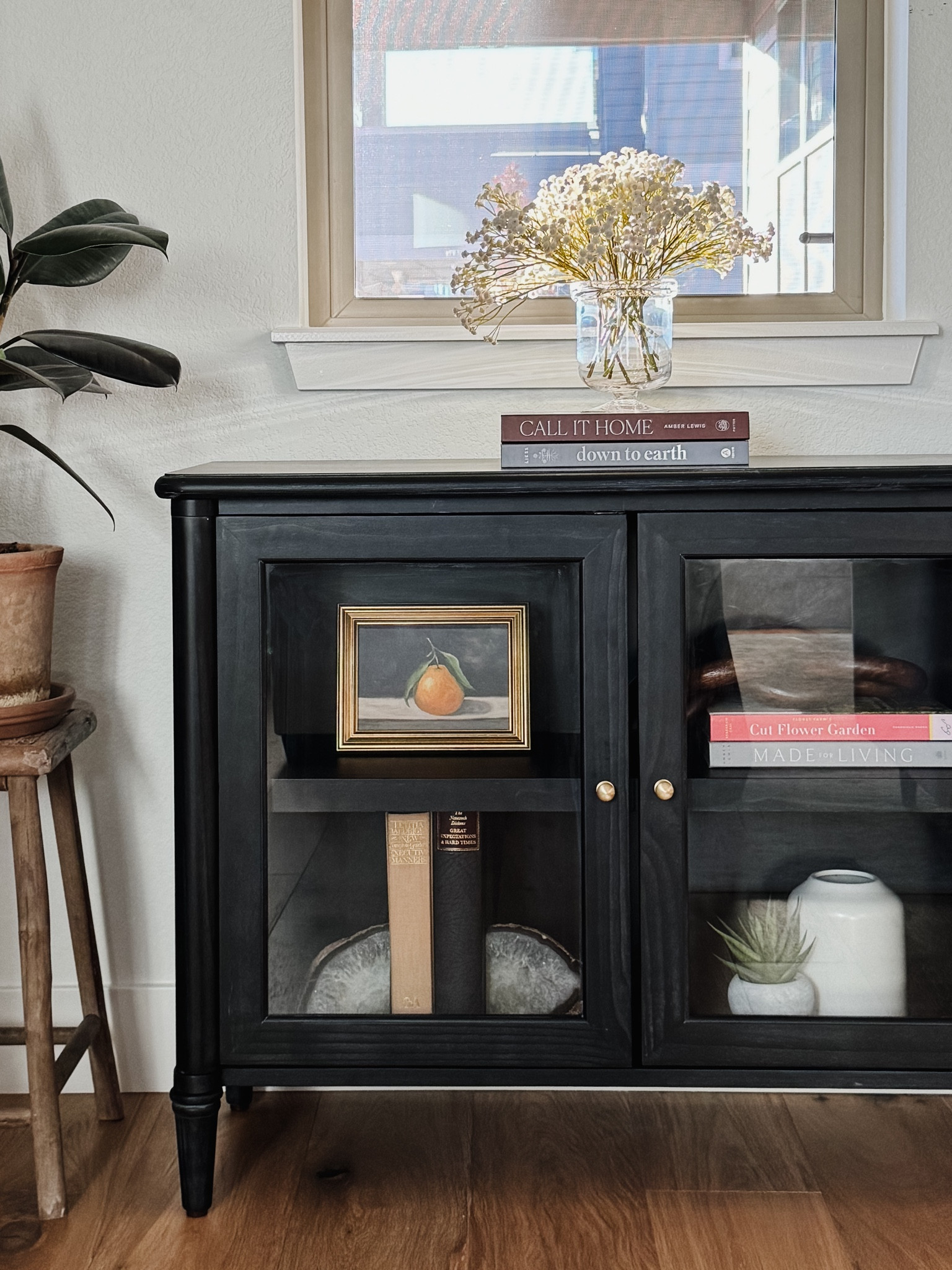 Love this little cabinet and the hardware I swapped in! 

#LTKhome