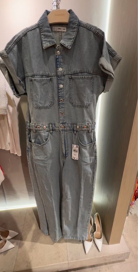 Is there anything more comfortable than a jumpsuit? This denim one is not only very trendy but also comfortable and perfect for a busy mom like me! Bought it without hesitation! 💕👌🏻

#LTKstyletip #LTKspring #LTKsummer