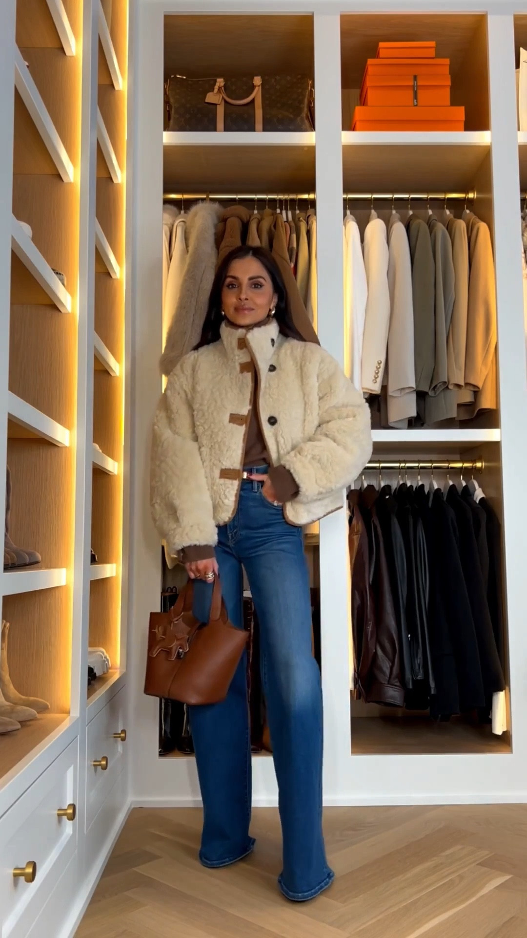 Casual winter outfit
Zara shearling jacket
Amazon Hermes belt
Mother jeans
Amazon Hermes tote 



#LTKFindsUnder50 #LTKFindsUnder100 #LTKSeasonal