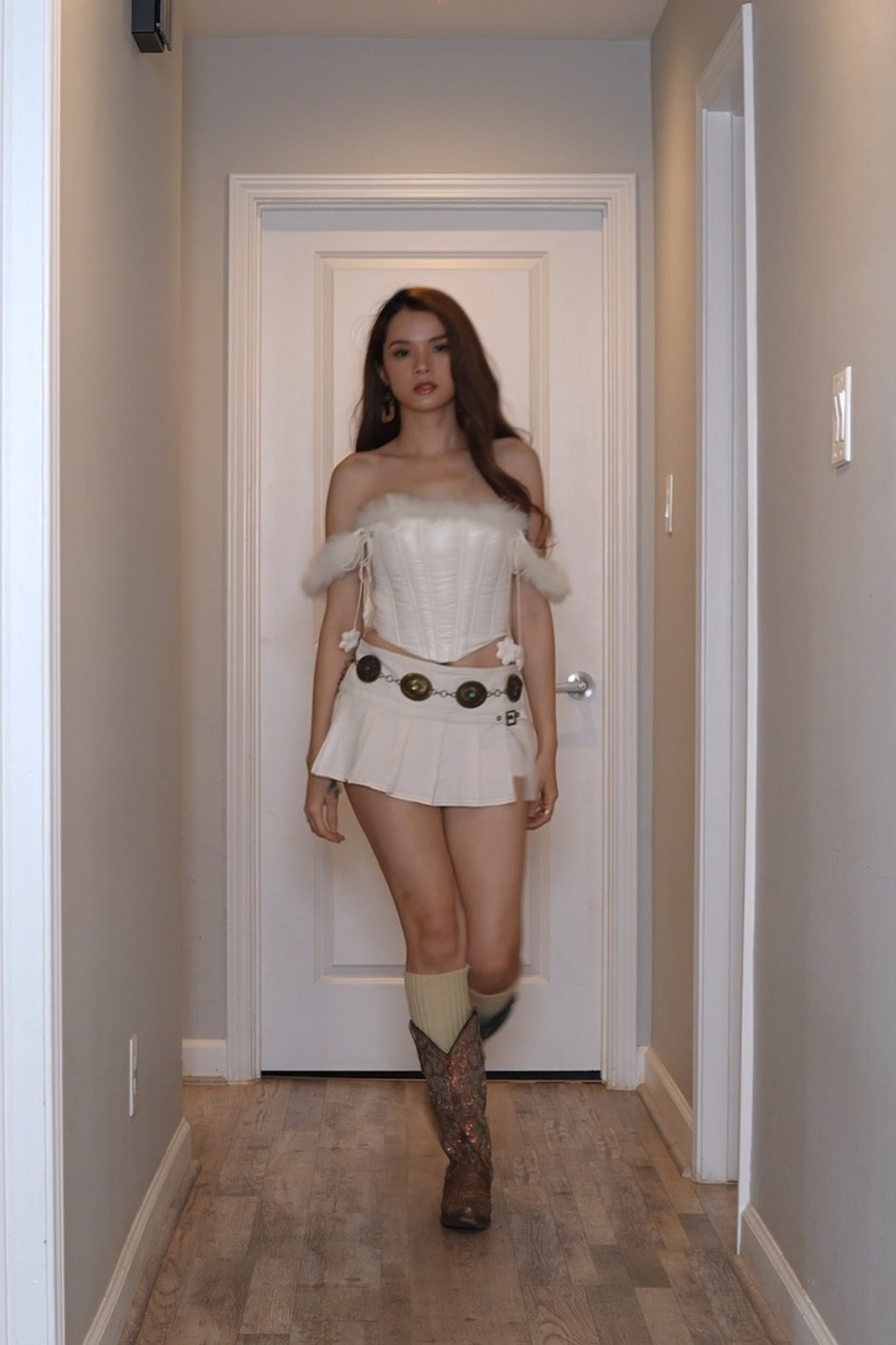 Look #1 [03.27.24] 
 Corset @lacemade 
Cowboy boots @corralboots 
