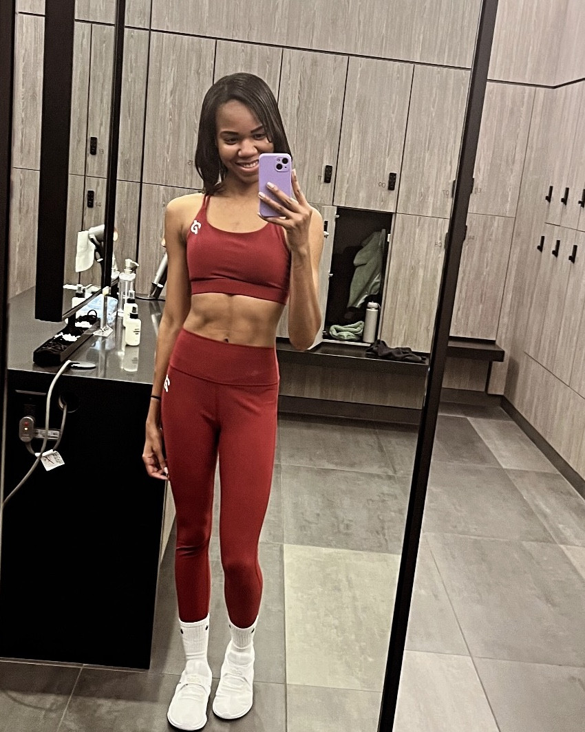 Another day, another cute outfit! 😍 One of my favorite sets is from Peloton Apparel. There’s so many great colors, but mine is Beet Red. 

The color really pops in the light and the material feels so soft and smooth.

Great for HIIT workouts and strength training! 💪🏽

#LTKootd #LTKActive #LTKfitnessgoals