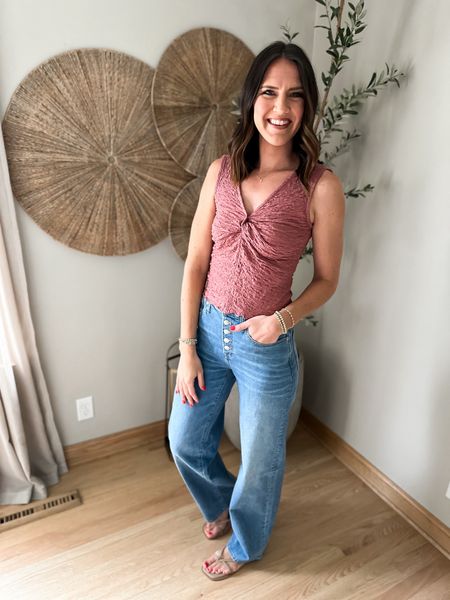 Did you know that you can buy Madewell items at @nordstromrack? The best part…it’s almost always discounted! 🙌🏻 #NordstromRackPartner #RackScore

Top - small
Jeans - 26 

