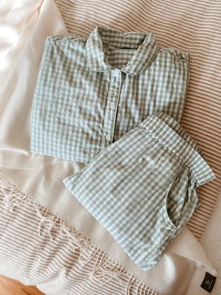 LAKE pajamas holiday shop is live & it’s just about the cutest thing ever! Shop pajamas for the whole family from classic plaids & stripes to playful patterns #lakepartner 

#LTKGiftGuide #LTKHoliday