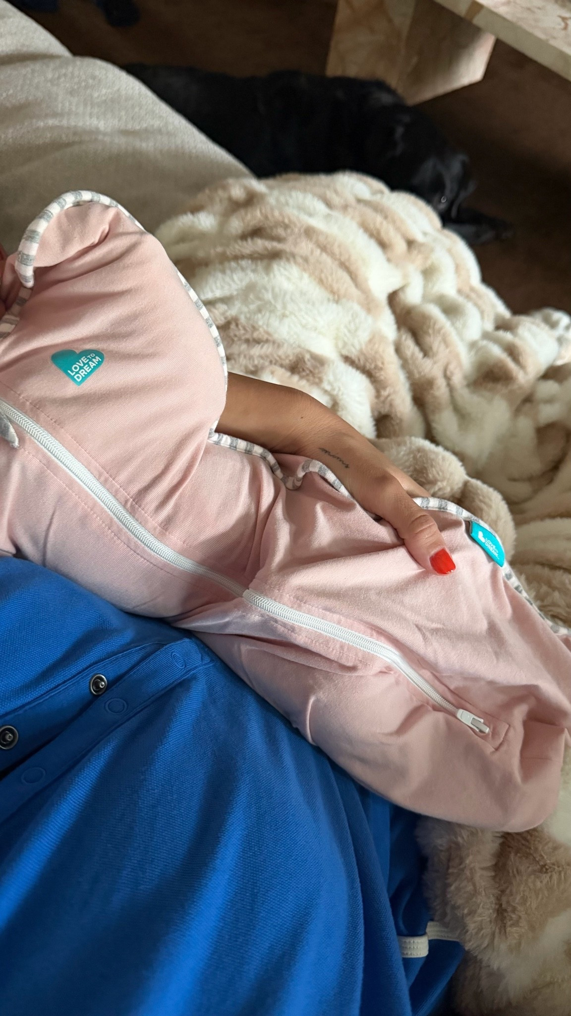 We’re LOVING this swaddle and the pink is so cute 🥹
