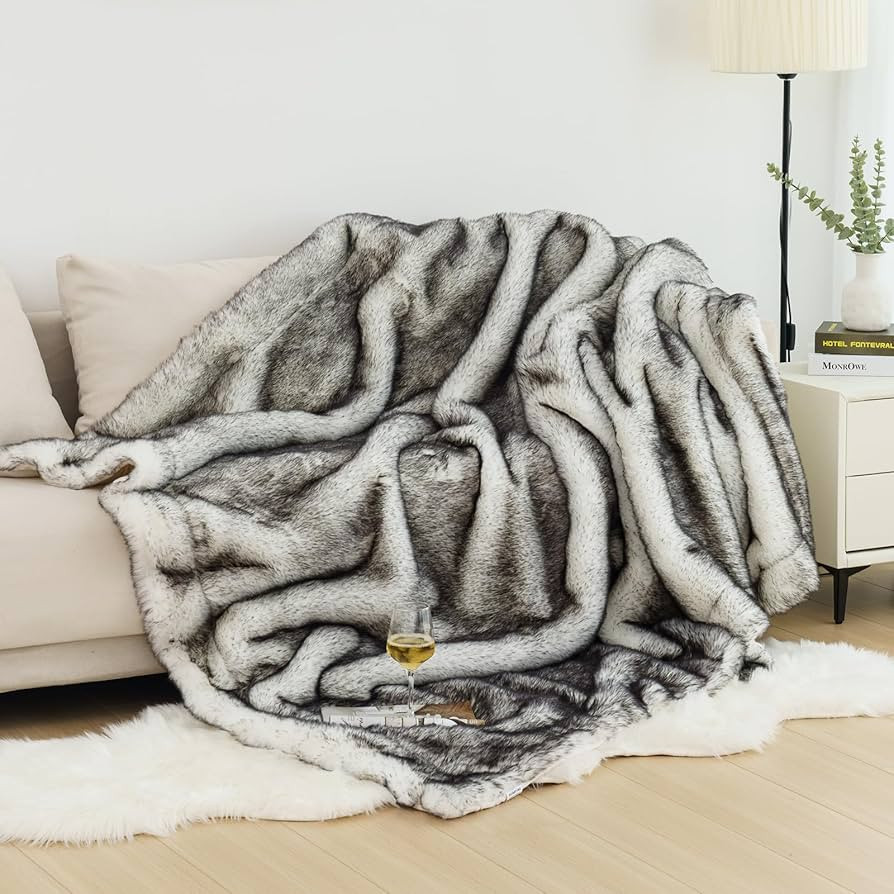 HOMFINE Luxury Faux Fur Blanket - Super Thick Warm Soft Faux Fox Fur Long Fluff Fuzzy Throw Blank... | Amazon (US)