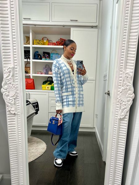 This look is a moment. Shop my sneakers and here in the LTK app. Get my jeans and sweater by copying and pasting this link👉🏾 https://rvlv.me/uFCJkY?navsrc=share_mylist 
Necklace here 👉🏾 https://c8.is/3sPfZIH

#LTKshoecrush #LTKover40 #LTKstyletip