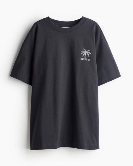 Palm tree graphic tee shirt 

#LTKfindsunder50 #LTKSeasonal #LTKstyletip