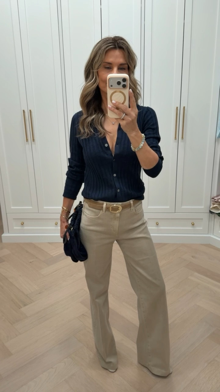 I’m 5’6’’
-exact top is linked in my ShopMy https://go.shopmy.us/p-59372343
-jeans TTS @lagence

#LTKootd #LTKgrwm #LTKOver40