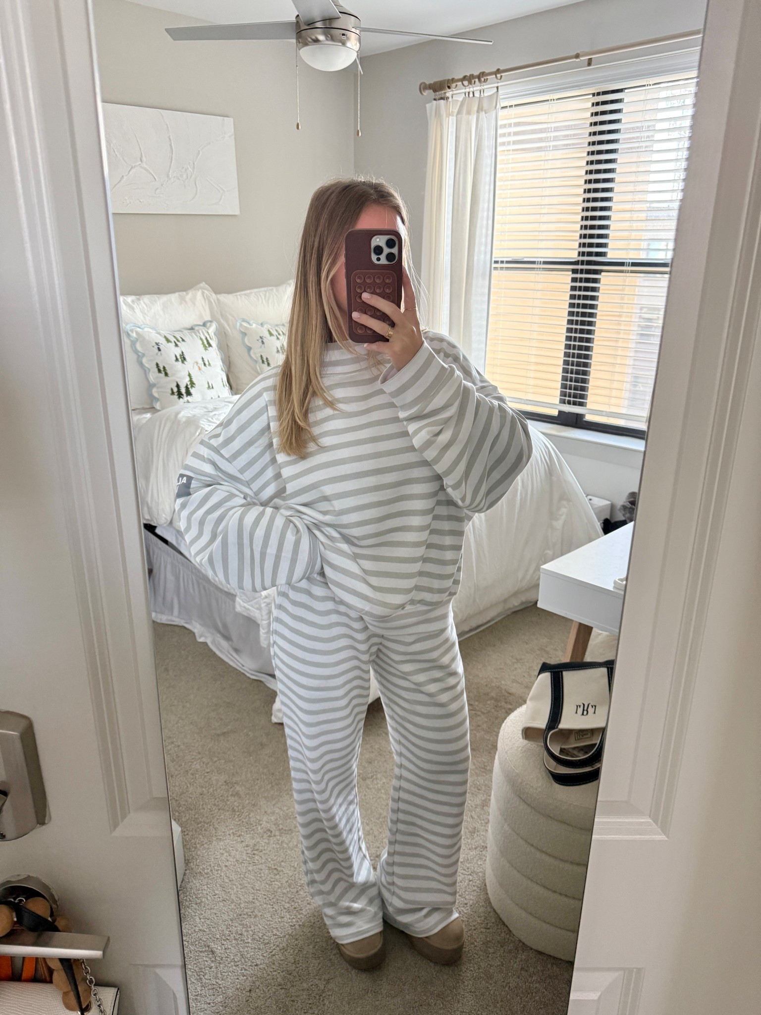 set is from aphi but this is a similar one ❤️