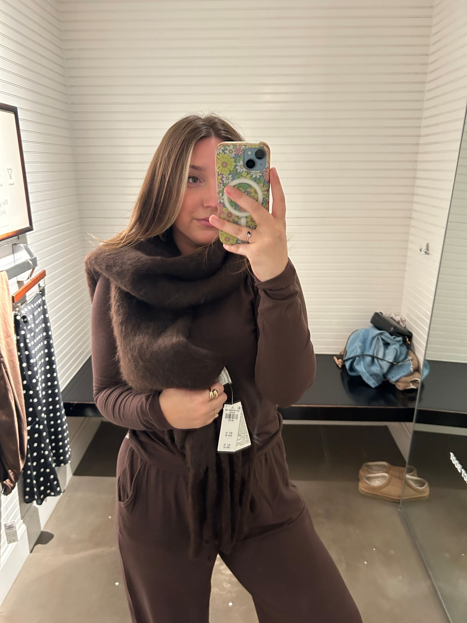 Abercrombie chocolate brown comfy outfit and oversized scarf 

#LTKHoliday #LTKStyleTip #LTKActive