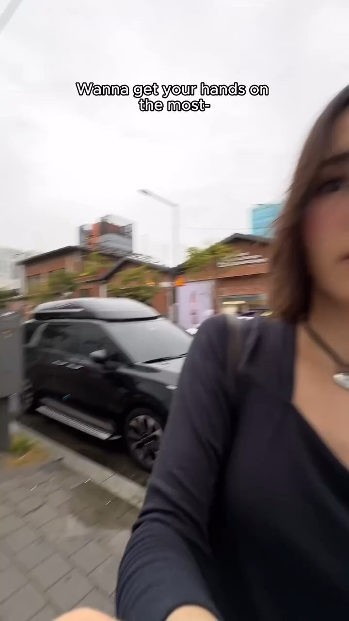 Located in the heart of Seongsu, Seoul, the newly opened Musinsa Store Seongsu@DaelimChanggo is a new landmark 🖤 the flagship store features over 100 K-brands! So if you’re into fashion, this place should def be on your list 📓

📢 PSA: Don’t miss out on limited-time pop-ups and exclusive items happening in-store! Plus, check out the on-site Scratch Random Promo Code Event where every visitor is guaranteed a discount code—up to 50% off—valid at MUSINSA Global Store (9/12–10/31). Comment “MUSINSA” and I’ll DM you all the details! 👀🤍 link is in my bio as well *AD

📍Musinsa Store Seongsu@DaelimChanggo 
74 Seongsui-ro, Seongdong-gu, Seoul (성수 성동구, 74 성수이로)
🕓 11:00 AM - 9:00 PM

🧷 Fit Details:
Nuki Beanie (Light Grey): @yunse_official 
Jane Button Top (Black): @painorpleasure_official 
Scarf Layered T-shirt (Navy): @generalidea_official 
Kate Vintage Denim Skirt: @lmood_official 
Kendo Two-Way Wide Slacks (Black): @lmood_official

#musinsa #musinsaglobal #musinsastoreseongsu #daelimchanggo #grandopening #kfashion #koreanfashion #seongsu #korea #koreafashion #koreastyle #kpop #koreatrip #seoul #seoulkorea #seoultravel #mustvisit #mustvisitplace #visitseoul #koreangirl #koreangirls #sisters #혼혈 #fashionstyle #pinterestaesthetic #koreanaesthetic