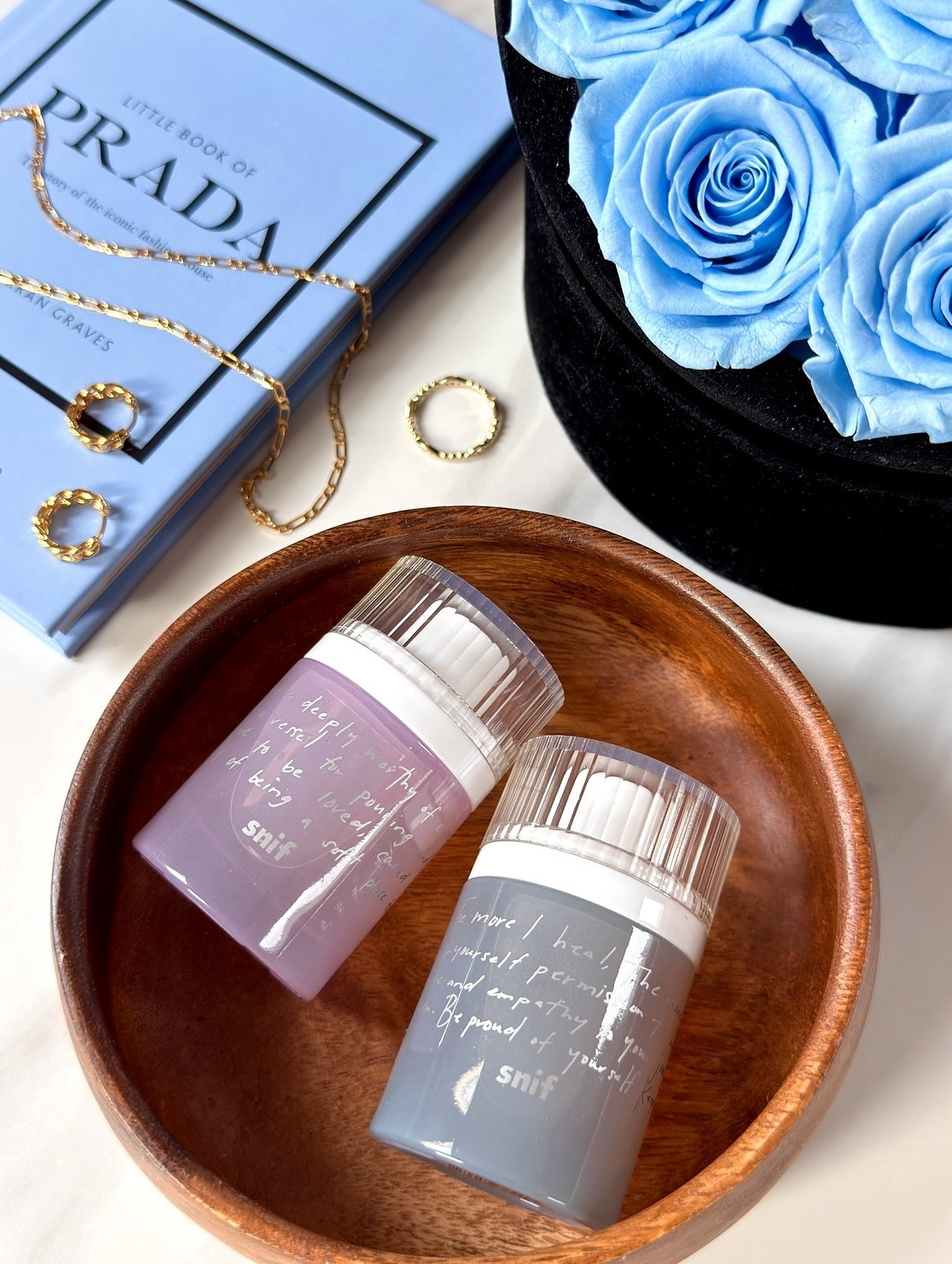 Two scents, one cozy mood. 🤍

Both of these @snif.co fragrances have that soft, cozy feel, but Gentle Reminder quickly became one of my favorites from the brand. The ube note gives it this creamy, slightly sweet twist that feels unlike anything else in my collection. Heal the Way leans a bit warmer and nutty, with that pistachio and vanilla pairing that feels calm and comforting.

💜 Gentle Reminder:
Lavender, purple ube, milk froth, black tea, palo santo, date sugar

🩵 Heal The Way:
Pistachio cream, davana, palo santo, vanilla absolute, musk, amber

Which of these 2 fragrances would you reach for first? 

#Snif #CozyFragrance #GourmandPerfume #EverydayScent #PerfumeCollection #PerfumeReview #PerfumeLover #PerfumeInspo #CozyVibes #FallFragrance #WinterPerfume #SnifAmbassador