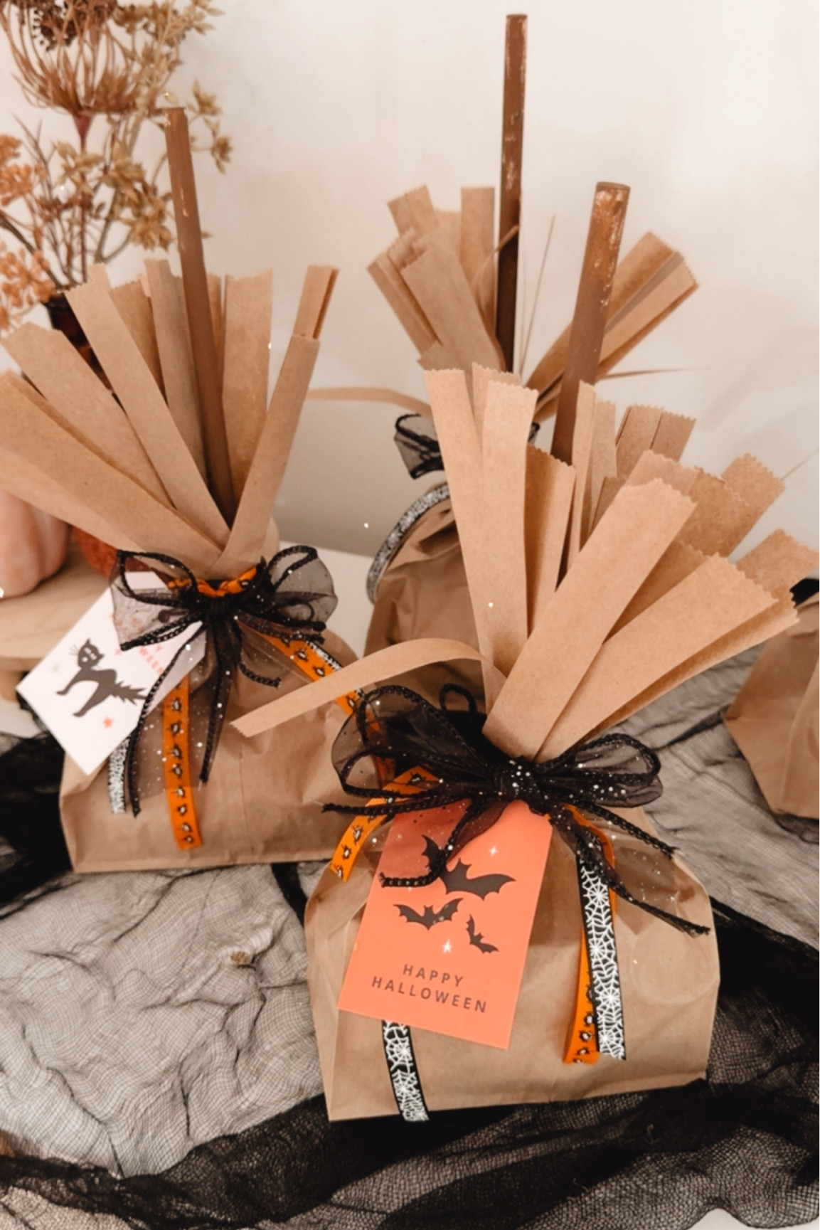 🎃🧹 Witch broom treat bags! 🧹🎃 

Halloween 
Goodie bags
Class party 
DIY 
Halloween craft 
Broom sticks 
Halloween party 
Candy 
Gifts 

#LTKKids #LTKGiftGuide #LTKHalloween