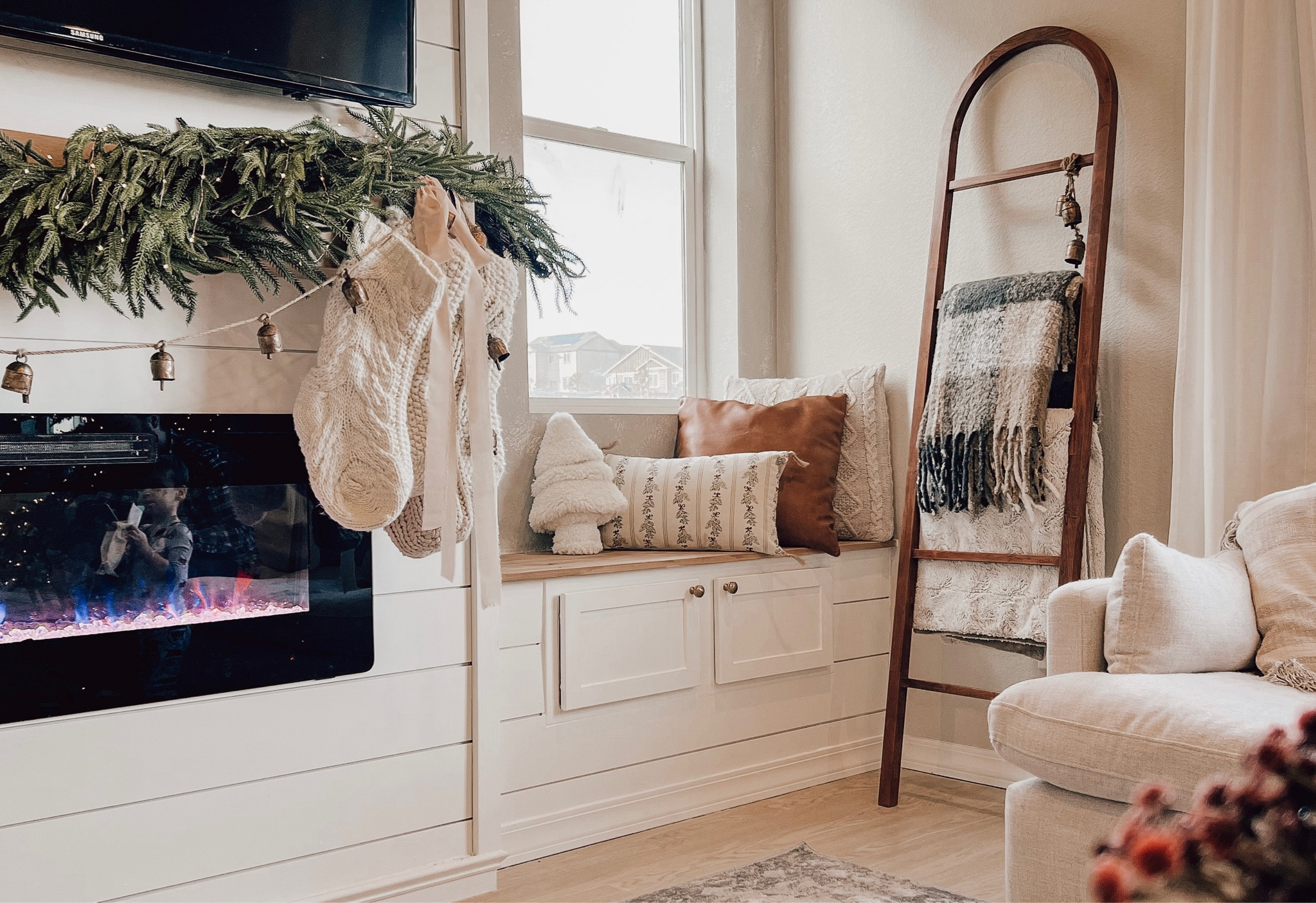 i’m lovingggg all the cozy’s this year! #christmasdecor #holidaydecor #christmasdecorating #christmashomedecor

#LTKhome #LTKSeasonal #LTKHoliday