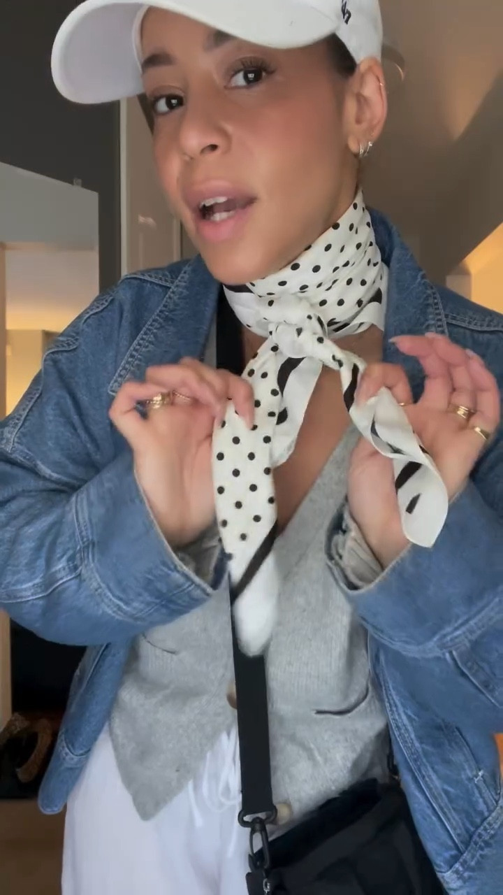 This has been my go-to weekend outfit formula: a lightweight loose fitting pant, knit, denim jacket and neck scarf. I guess i have a type #outfitinspo #carride #ootd