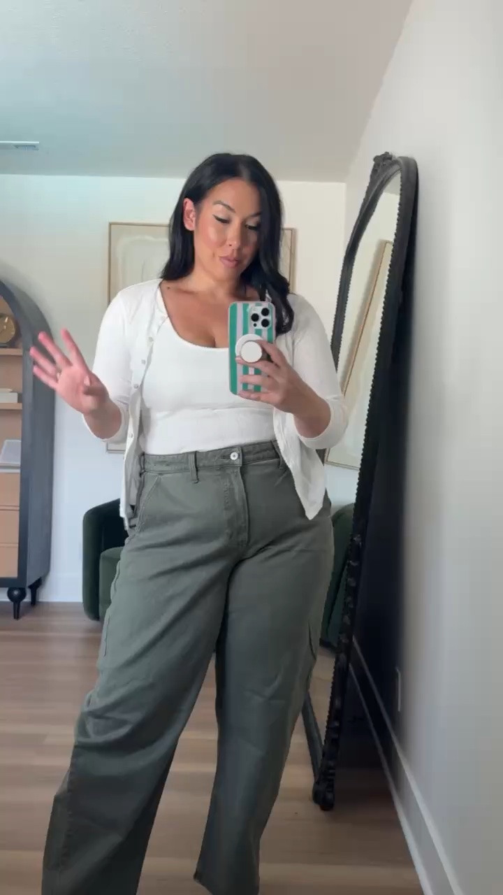 Perfect fall look with these olive barrel jeans from @abercrombie size 33 long

Midsize fashion, ootd, outfit inspo, denim haul