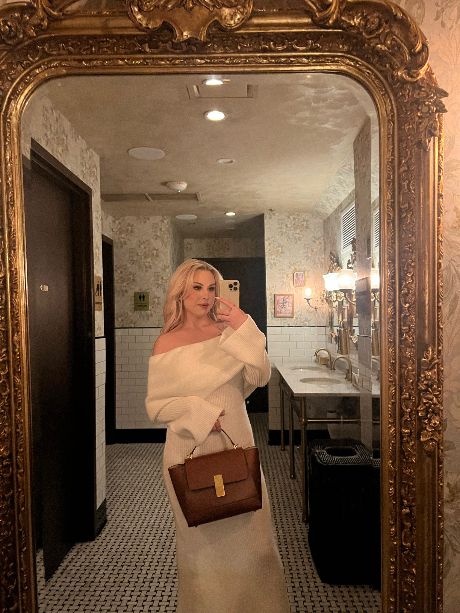 MARLY GOLD EDITION 
The Marly is a chic and timeless shoulder bag, designed for effortless elegance and practicality. It can be carried by hand or worn on the shoulder, making it perfect for both everyday use and special occasions. With a zippered interior that includes a leather pocket, the Marly offers ample space and thoughtful organization for your essentials. Finished with the exclusive Ateliers Auguste clasp, this bag adds a sophisticated Parisian touch to any outfit.

Luxury Italian leather purses, affordable luxury, modern luxury #valentinesgifts #vdaygifts

#LTKSaleAlert #LTKStyleTip #LTKGiftGuide