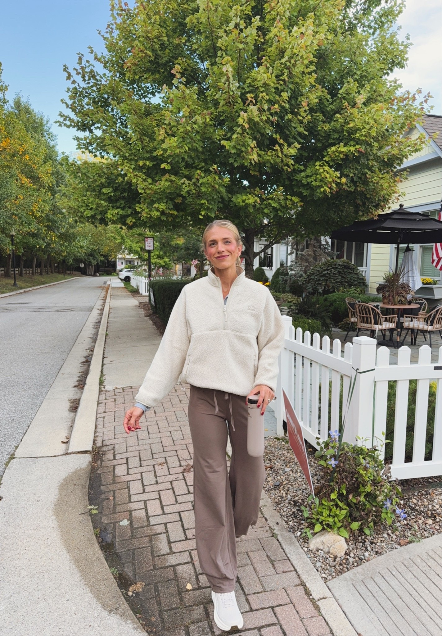 Wearing size medium in sherpa pullover
Medium tall in pants (run on the bigger side but prefer the extra room)
@Aritzia @fpmovement