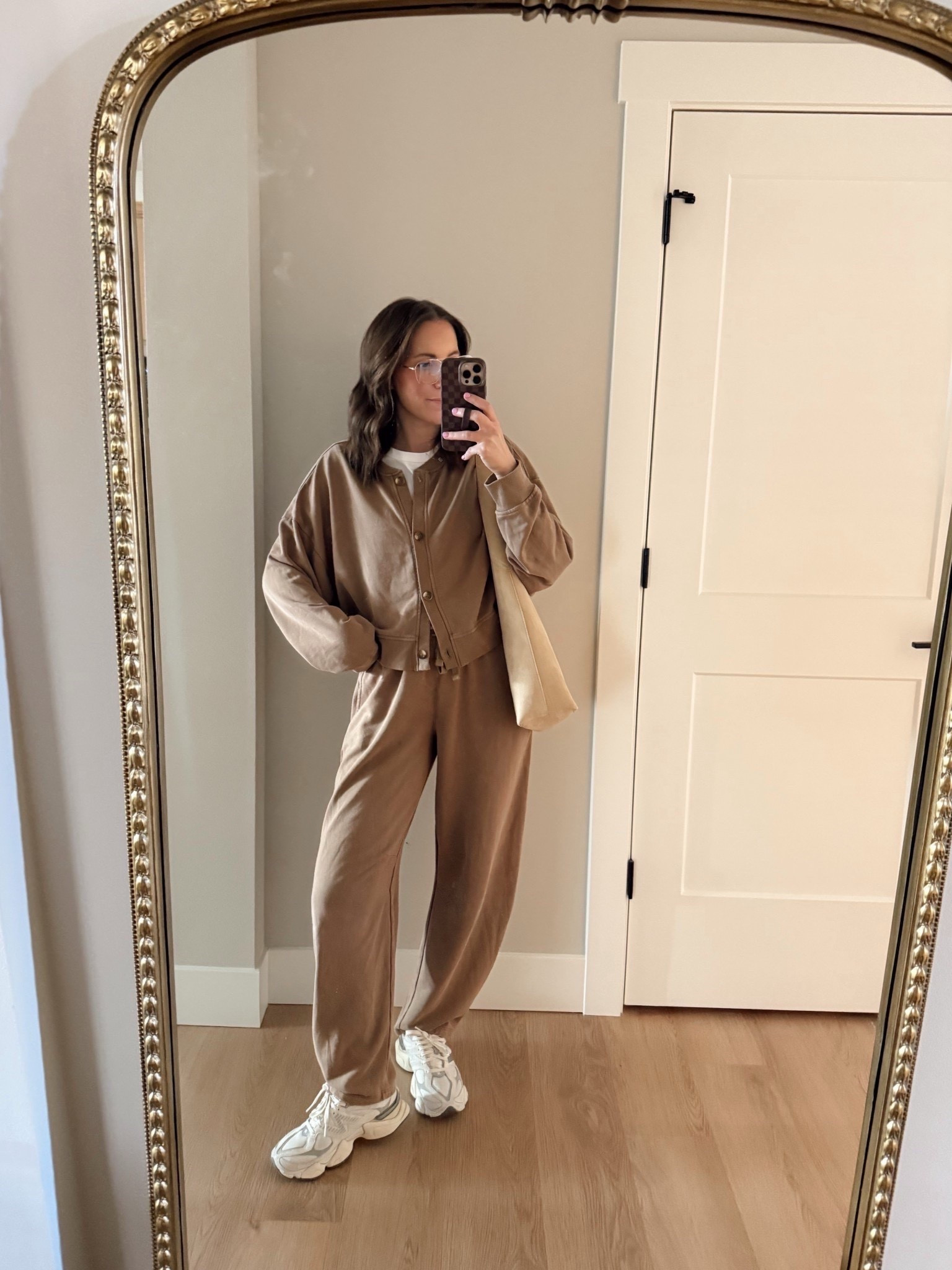 Today’s ootd ✨ the comfiest set! Barrel pull on pants and a cozy matching cardigan

Outfit idea, loungewear, new balance, casual outfit, barrel sweats, target style 

#LTKootd

#LTKootd #LTKmomlife #LTKdayinmylife