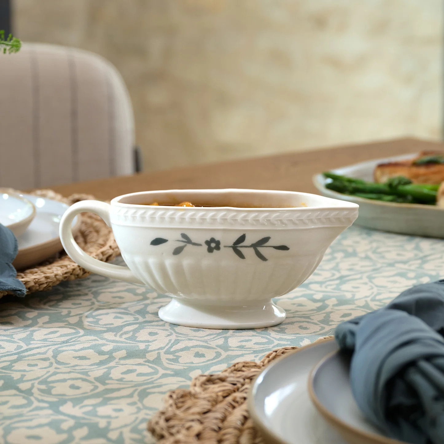 Luna Gravy Boat | Magnolia