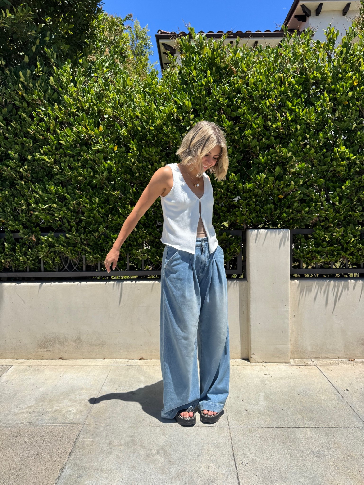 Perfect summer fit☀️These flowy pants are my absolute fav, they are so comfortable! Linking some similar products as well.

#LTKStyleTip #LTKSaleAlert #LTKBeauty