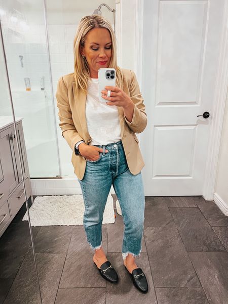 What do you do when you’re invited to a client meeting last minute? Throw on a blazer and some jewelry and you’re instantly office approved. This blazer is under $50 and is actually proportioned perfectly for me. I’m wearing a size small and it fits perfectly. 

#LTKFindsUnder50 #LTKWorkwear #LTKStyleTip