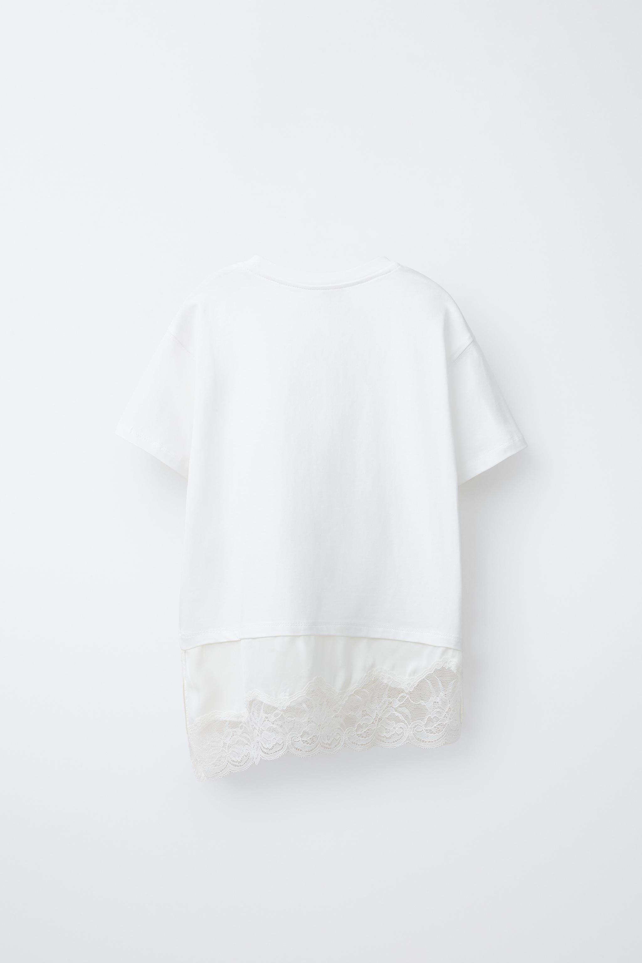 Round neck T-shirt with short sleeves. Lace detail at hem. | Zara US