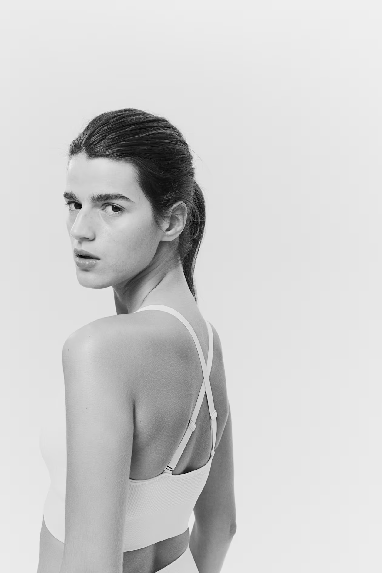 Seamless Medium Support Sports bra in DryMove™ | H&M (UK, MY, IN, SG, PH, TW, HK)