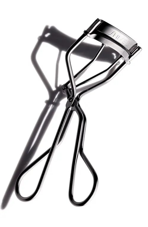 Shiseido The Makeup Eyelash Curler at Nordstrom | Nordstrom