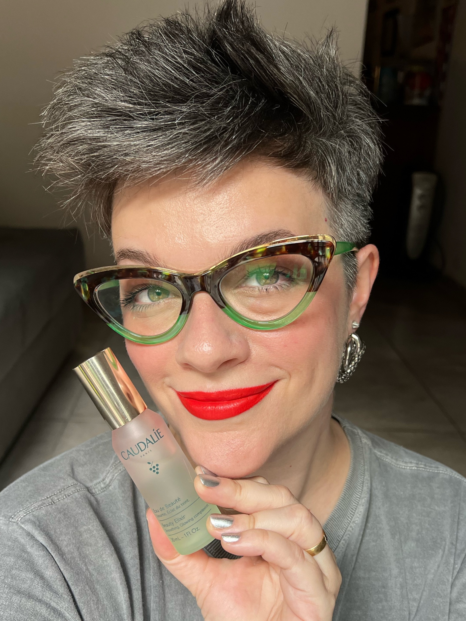 Eu tenho amado muito q água de beleza da Caudalíe que não só hidrata como fecha bem meus poros e torna a maquiagem mais resistente 👀 você sabia? Não é só uma aguinha pra refrescar, ela possui vários óleos essenciais (até mirra!) e sem dúvidas é um produto que a gente não quer mais ficar sem 🍇

#LTKbrasil #LTKFind #LTKbeauty