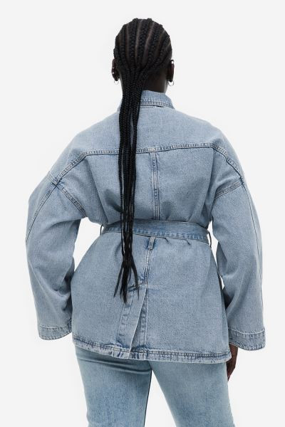 Denimjacke mit Bindegürtel | H&M (DE, AT, CH, NL, FI)