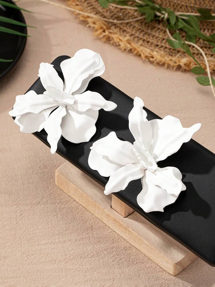 1 Pair Tropical Floral Metal Pendant Earrings, Suitable For Women's Daily And Party Outfits, Flower Design Varies | SHEIN