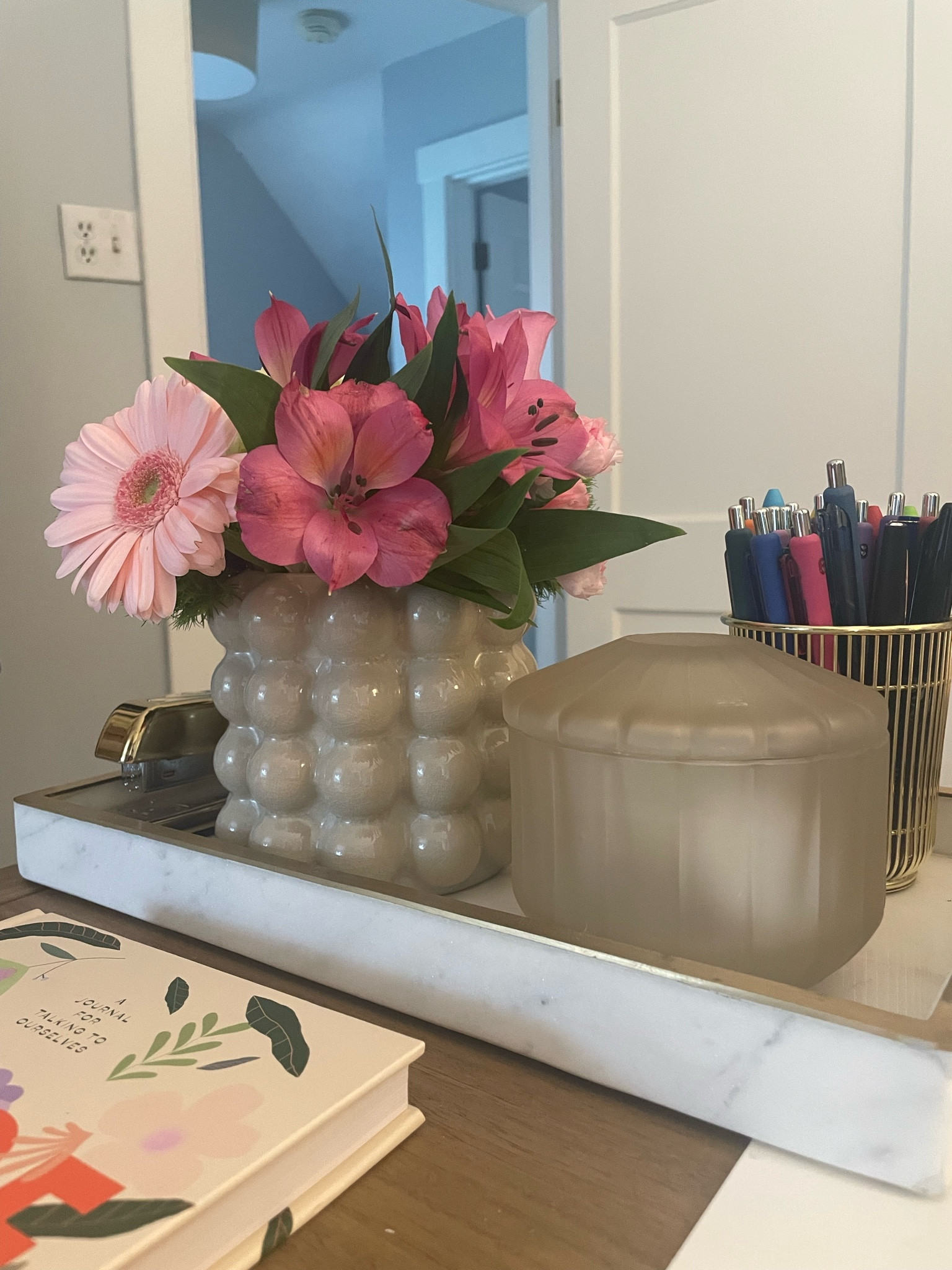 Cute little bubble pot! Perfect for flowers and on side tables! So cute! 


#LTKunder50 #LTKhome