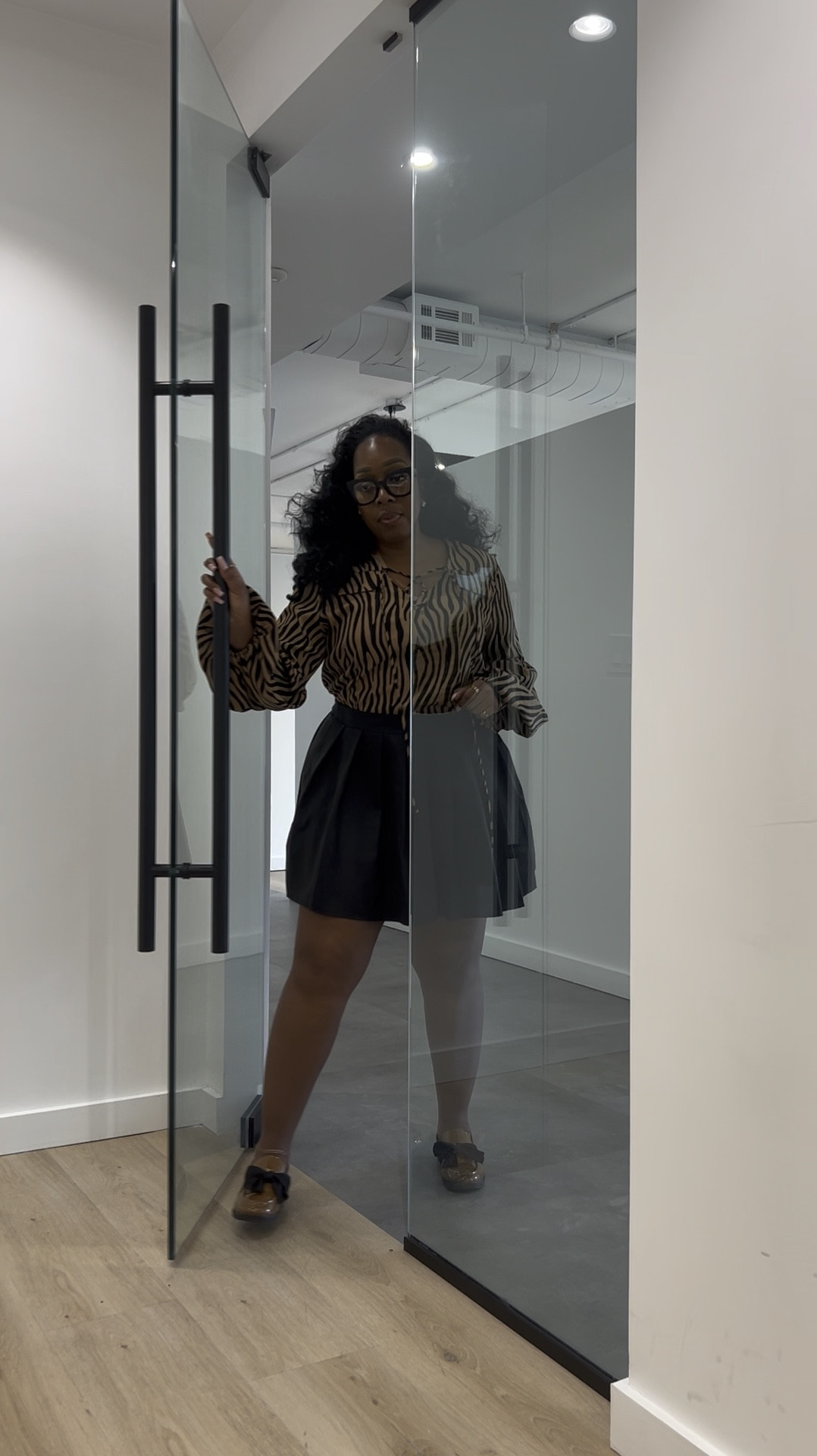 I can’t find this top! I know I got it on SHEIN but the link is gone. Found something similar!

#LTKWorkwear #LTKStyleTip #LTKFindsUnder50