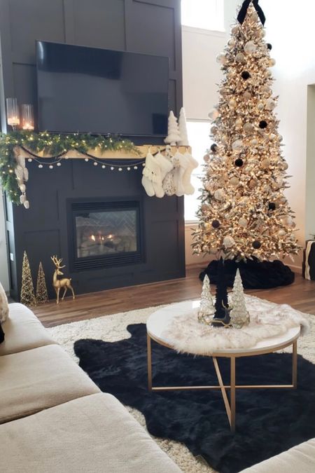Wanted to share some holiday/Christmas decor inspo 🤍 I love the modern feel of the black and gold... #mixingmetals #modernChristmas

#LTKGiftGuide #LTKSeasonal #LTKhome