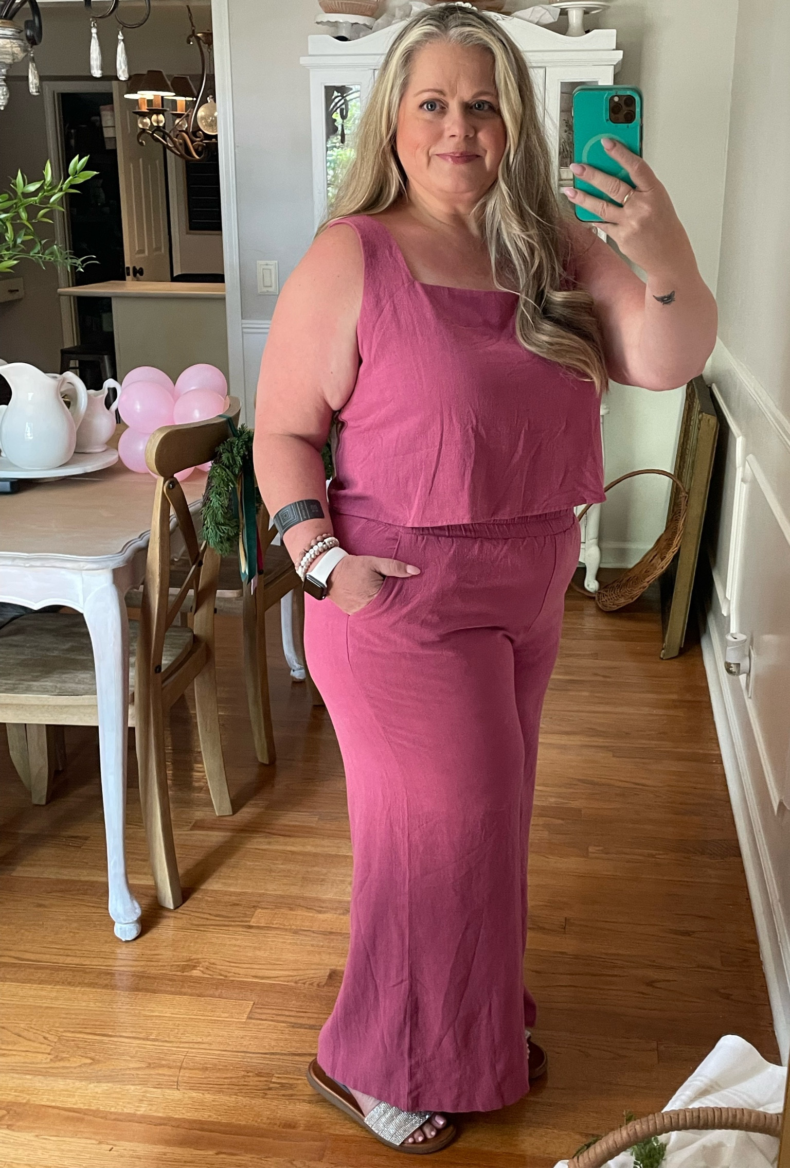 4.1  34
Prinbara Women's 2 Piece Outfits Lounge Sets Sleeveless Square Neck Linen Tank Crop Top Wide Leg Pants Matching Sets

I’m wearing a size XL in Rose color and Im a curvy gal🤭

Lots of colors to choose from and a high quality material definitely a 👍🏼

#LTKfit #LTKstyletip #LTKcurves