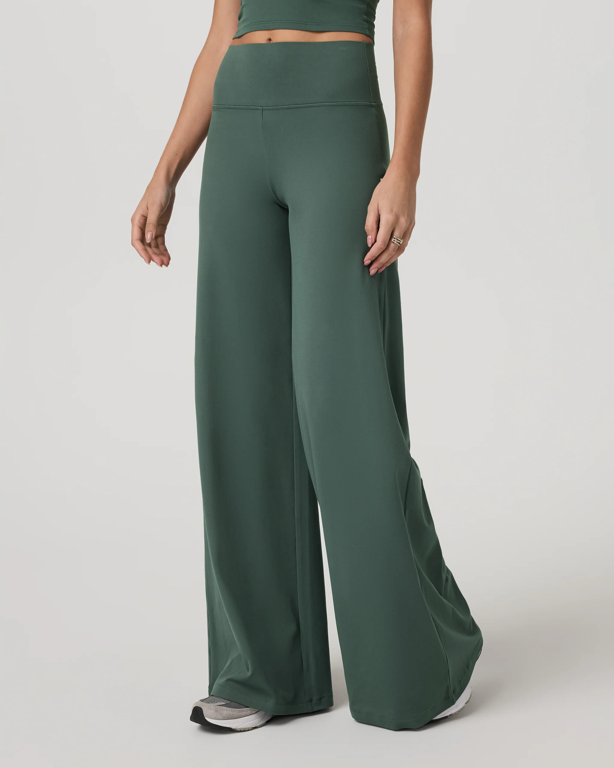 Halo Easy Wideleg Pant | Vuori Clothing (US & Canada)