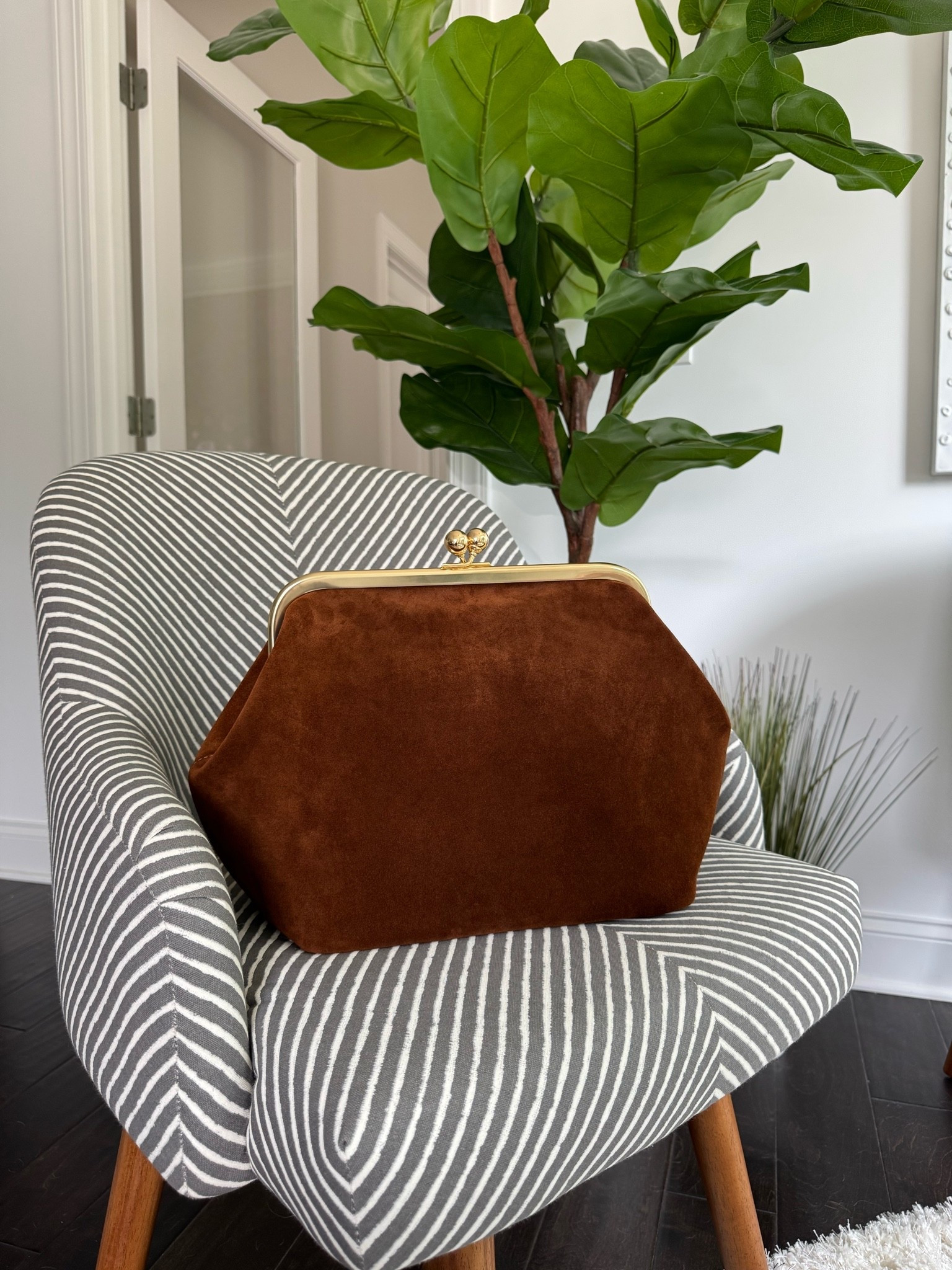 Suede Coach Kisslock 27 on sale for 50% off!

#LTKSaleAlert #LTKSeasonal #LTKOver40
