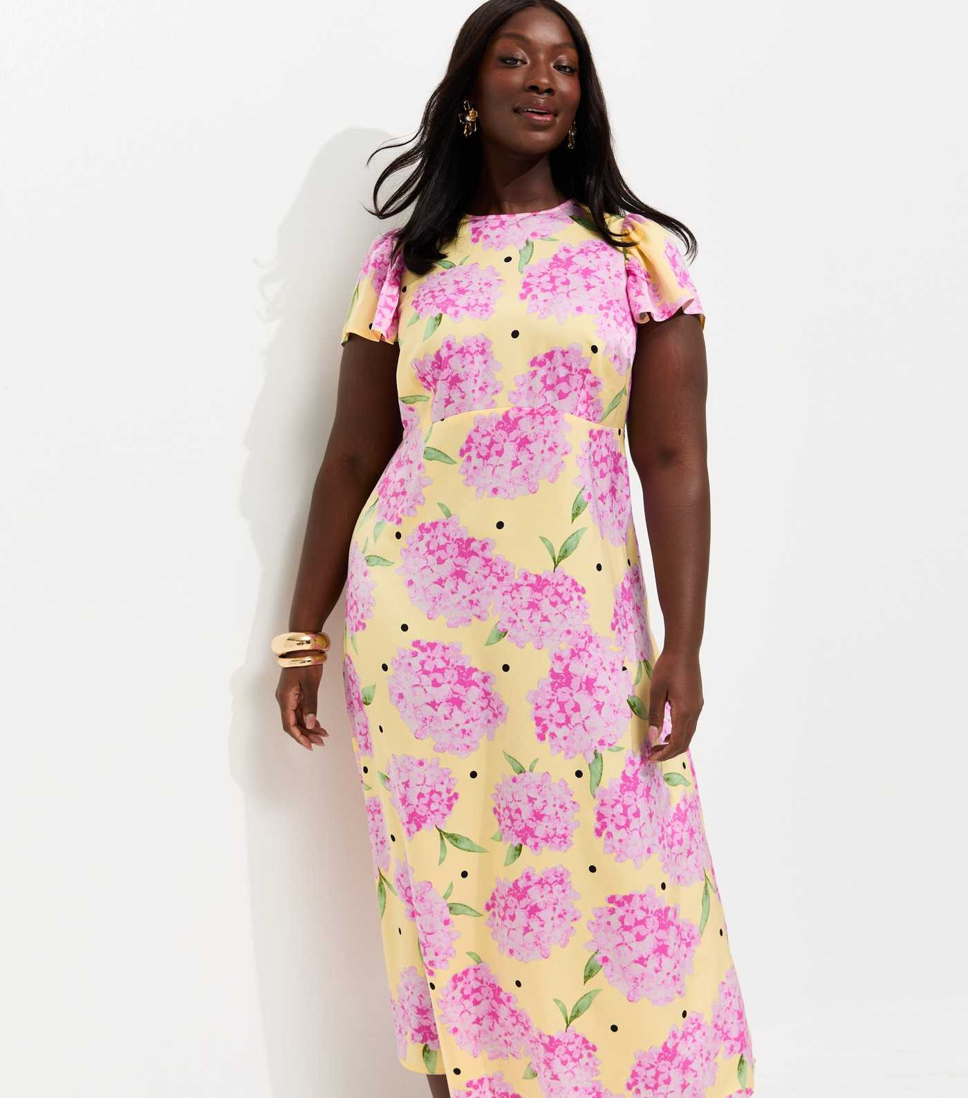 Curves Yellow Hydrangea Spot Print Flutter Sleeve Midi Dress | New Look | New Look (UK)